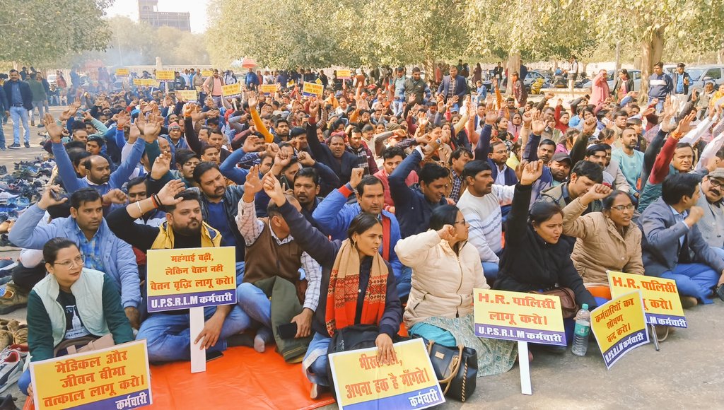 amitTri89454692's tweet photo. #UPSRLM_कर्मियो_का_शोषण_बंद_करो 
#UPSRLM_HRPOLICY_LAGU_KARO कृपया #UPSRLM कर्मचारियों की पीड़ा समझे।
@CMOfficeUP 
@myogioffice 
@kpmaurya1 
@SadhviNiranjan 
@UpRuralDev 
@MoRD_GoI 
@apcuttarpradesh 
@VijayLaxmiMLA 
@DyCMGoUP 
@DAY_NRLM 
@PMOIndia 
@aajtak 
@ndtvindia
@ABPNews https://t.co/yT8F4N77uN