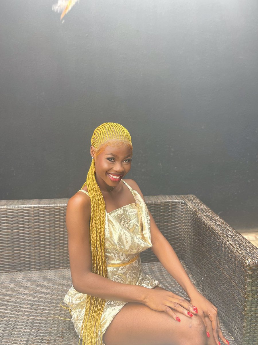 Adexoxo__'s tweet photo. June
Rehearsed my big day in this wedding dress modeled for Matchless and influenced these braided wigs by Annie’s hair , still served body and face 😉
#watchade #adexoxo #2023throwbacks https://t.co/mFG4ArtHFI