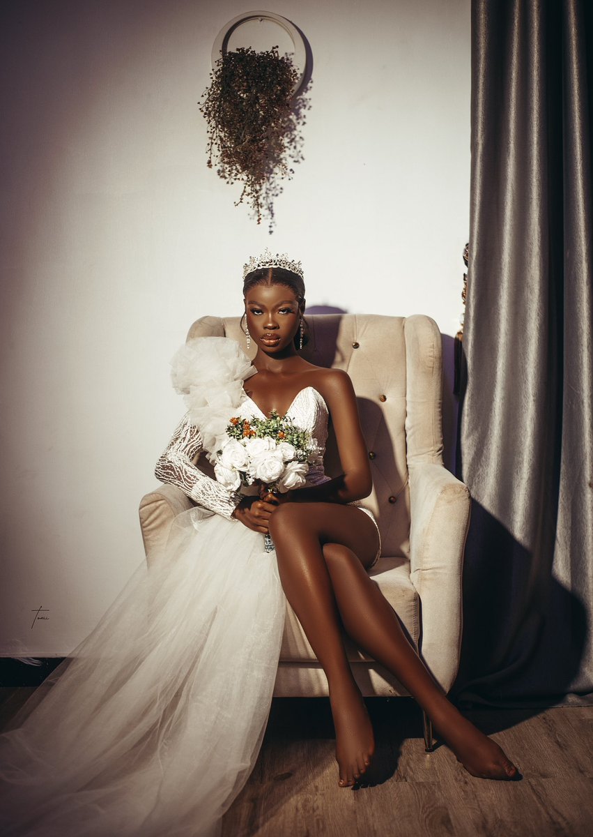 Adexoxo__'s tweet photo. June
Rehearsed my big day in this wedding dress modeled for Matchless and influenced these braided wigs by Annie’s hair , still served body and face 😉
#watchade #adexoxo #2023throwbacks https://t.co/mFG4ArtHFI