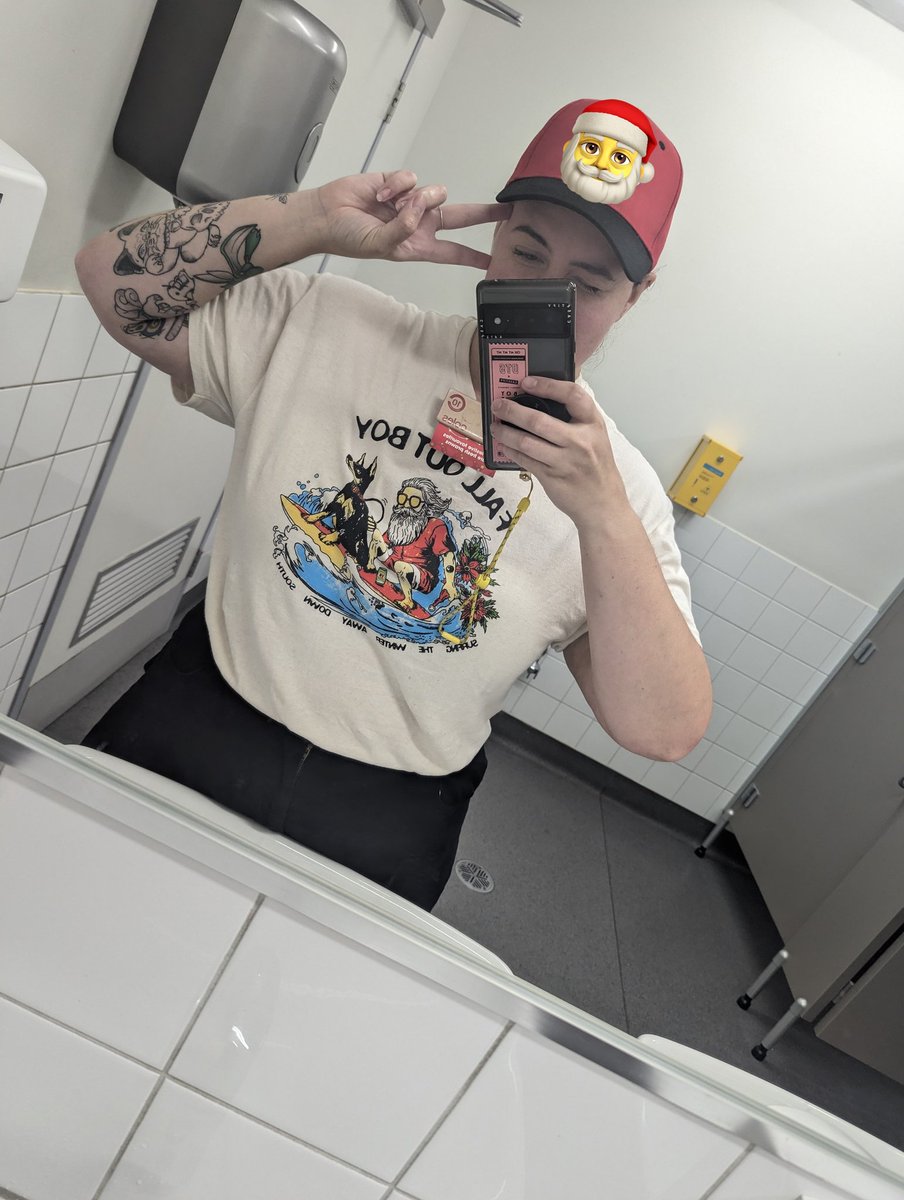 holly 💩 tweet media