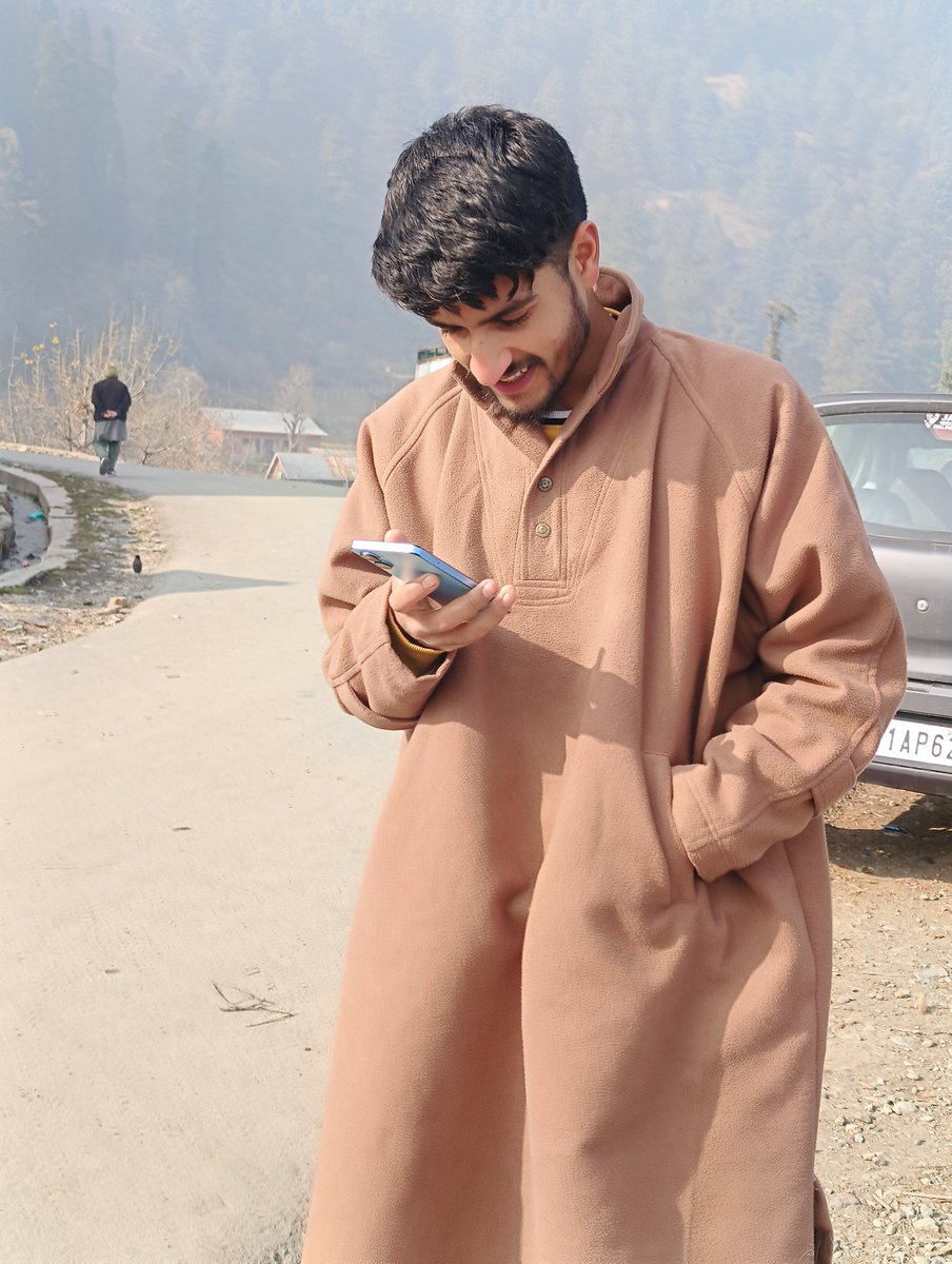 _junaidnazir's tweet photo. positive, negative, neutral & sikken
#worldpheranday
#Cultura #kashmir #pheranday🍁🍁 https://t.co/MCG98B2KU8