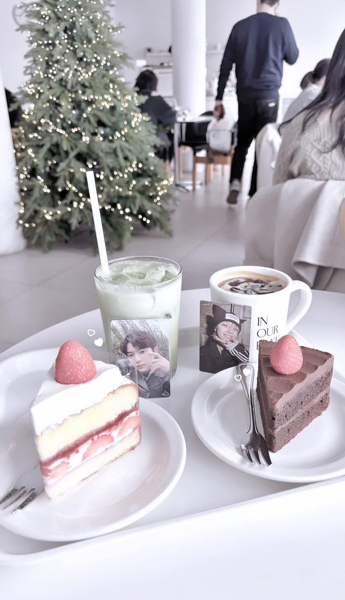 akumlo's tweet photo. 🎄✨ https://t.co/lDCV8VLHqq