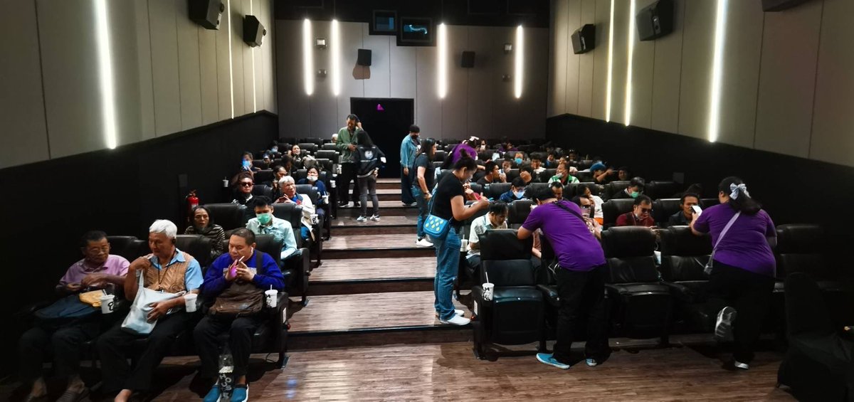 houseSamyan's tweet photo. (3)นับว่าเป็นโอกาสดีที่ @Sahamongkolfilm โรงภาพยนตร์ #HouseSAMYAN และ #มูลนิธิสหมงคล ได้ร่วมอำนวยความสะดวก และให้บริการผู้เข้าร่วมกิจกรรมทุกๆ ท่าน และหวังว่าพวกเราจะได้พัฒนาการให้บริการ เพื่อต้อนรับหัวใจทุกดวงในการเข้าสู่โลกของภาพยนตร์ไปด้วยกัน
#TheHungerGamesTH https://t.co/QHINvd90XH