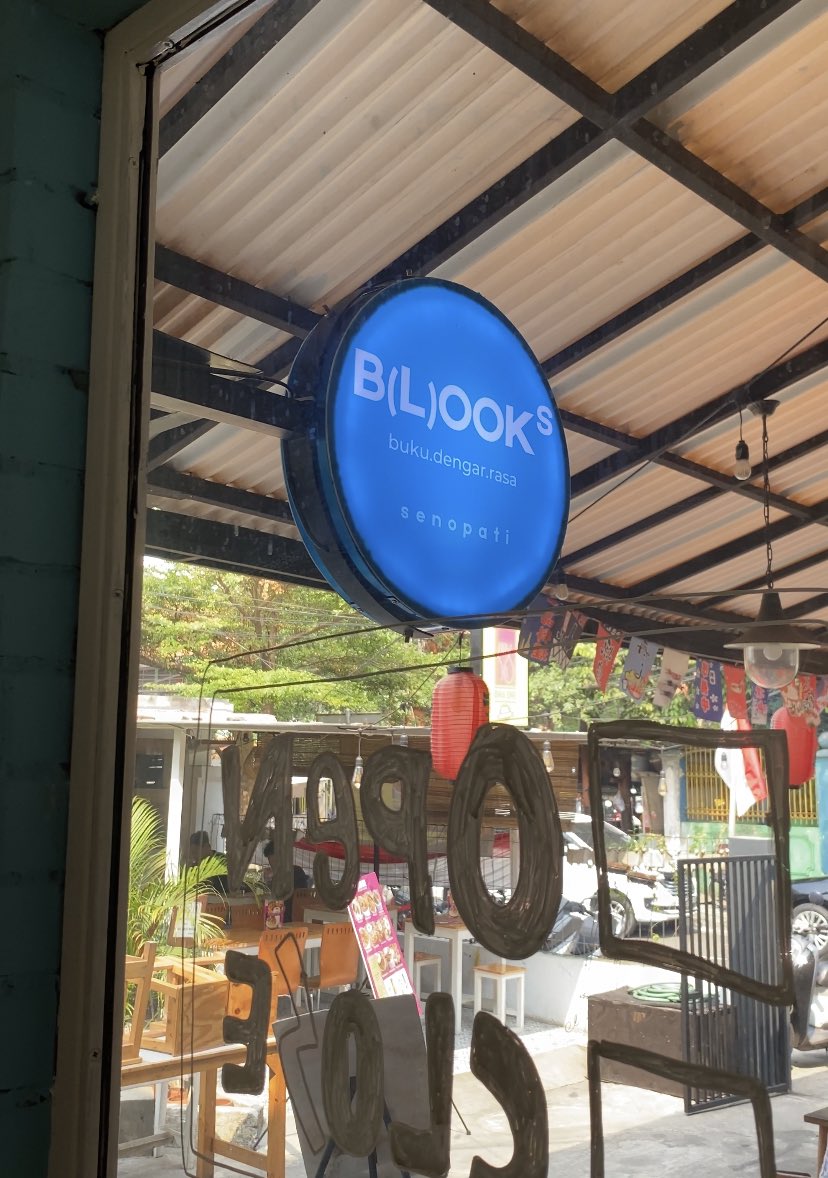 masboik's tweet photo. @txtdrjkt Jakarta Place to Go: Me time edition

📍: B(L)OOKS Senopati, Blok S. https://t.co/TL6uNioEq2