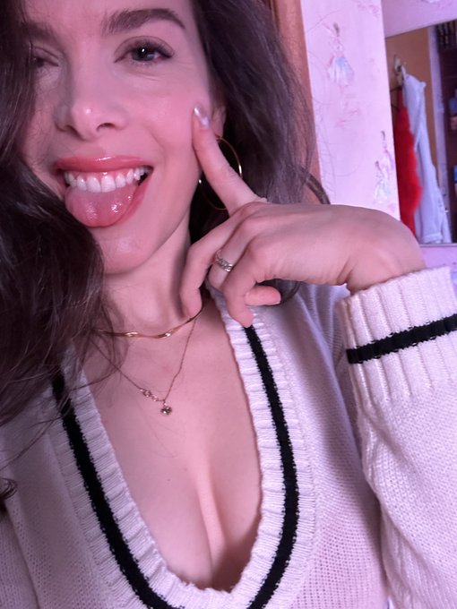The type of girl you take home to dad 😈 https://t.co/1Izjs7R19J