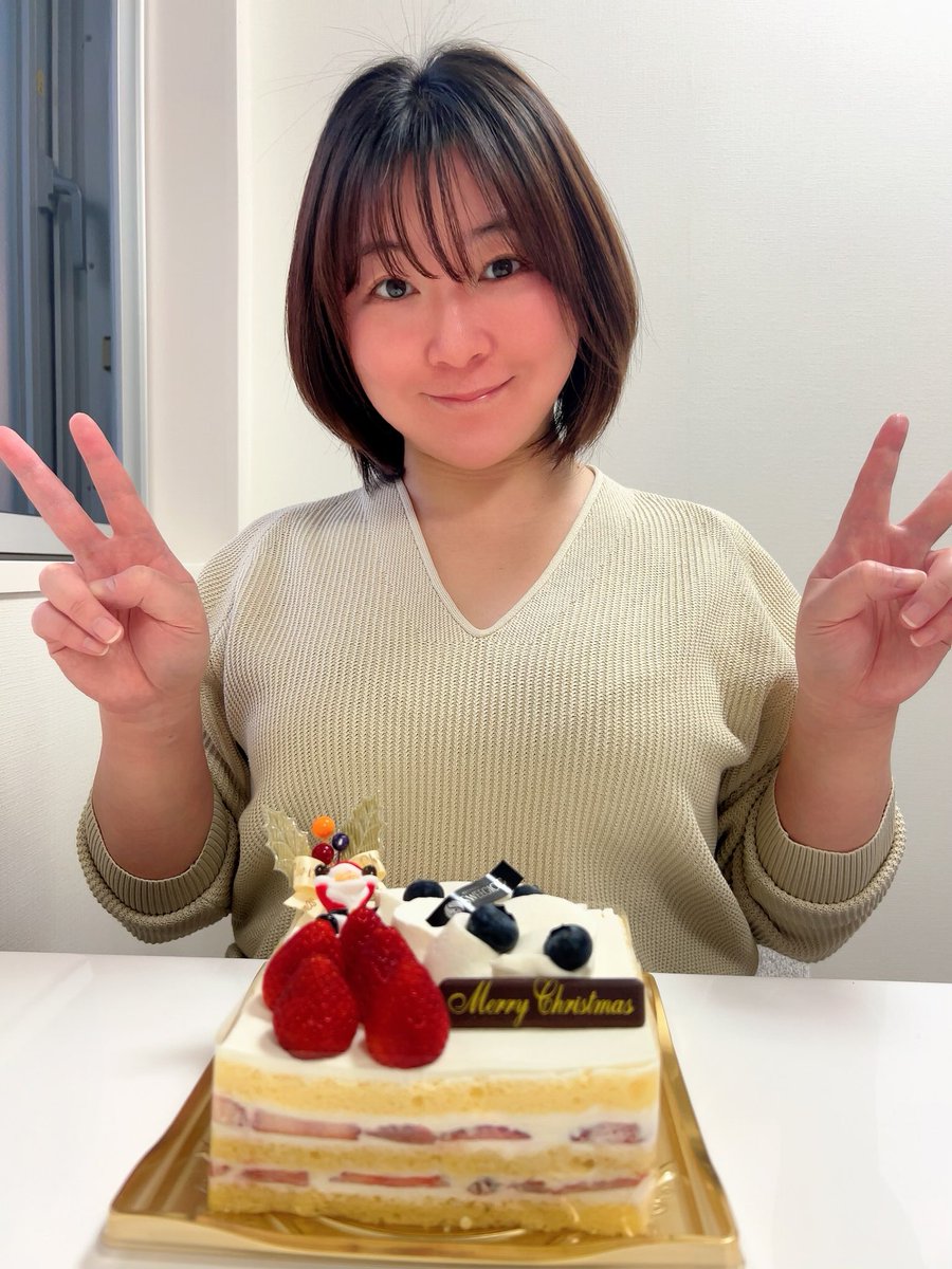 macota55's tweet photo. 今年も終わる〜🙌
ケーキは全部ワタシが食べます💓
まだ飲んでないけど顔赤い笑
#MerryChristmas2023 https://t.co/VMgL31ENSw