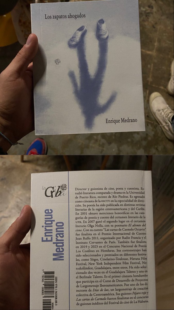 Kike_Medrano's tweet photo. En la presentación de mi libro de poemas LOS ZAPATOS AHOGADOS https://t.co/yRXyTQgp9P