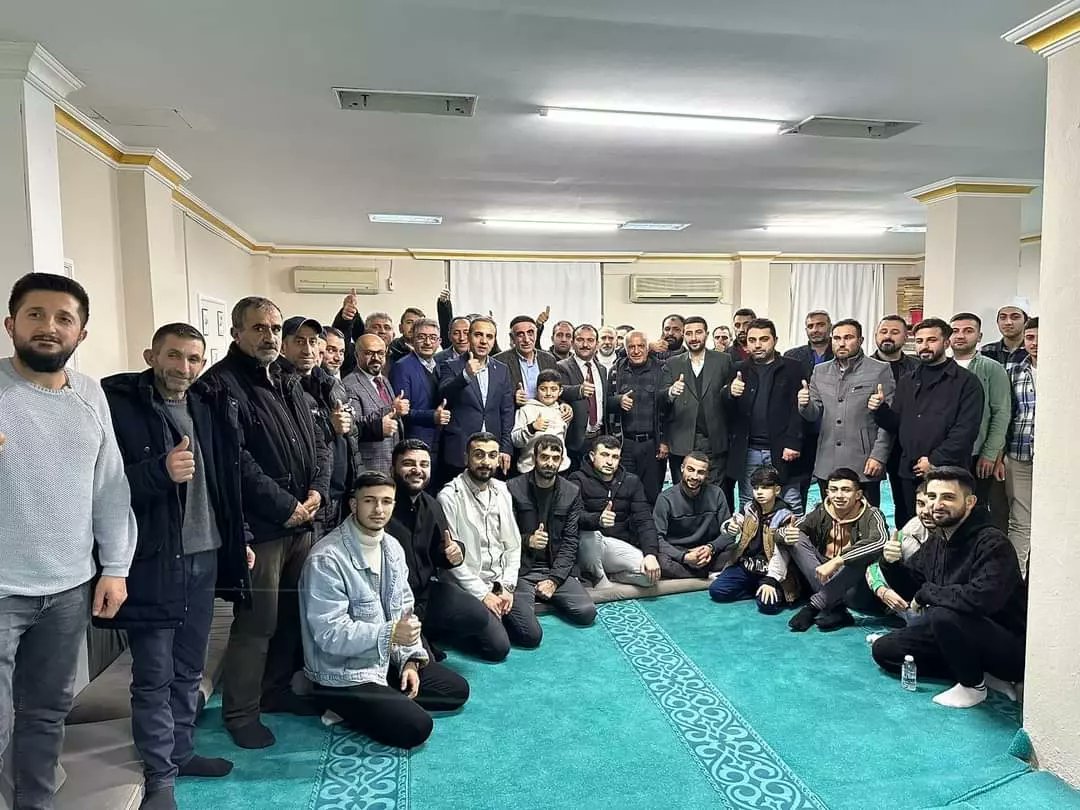 RPArnavutkoy's tweet photo. İlçe başkanımız Abdurrezzak Ilbeyi bey'in öncülüğü İl Başkan yardımcımız Yasin Tosun bey'in katılımıyla Yunus Emre Mahallemizde vatandaşlarımız ile bir araya geldik. 
Arnavutköy'de Yeniden Refah Partisi https://t.co/hO9isP6c6r