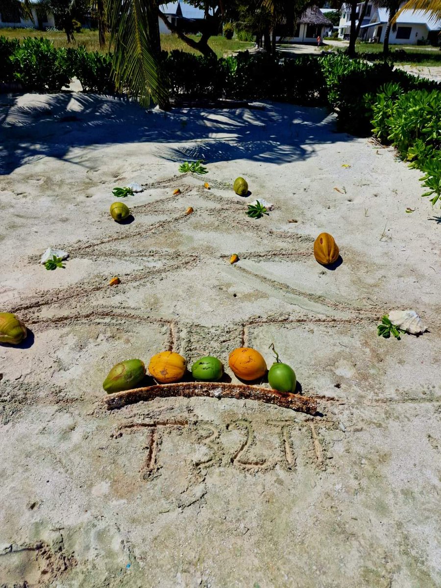 DX World.net tweet media