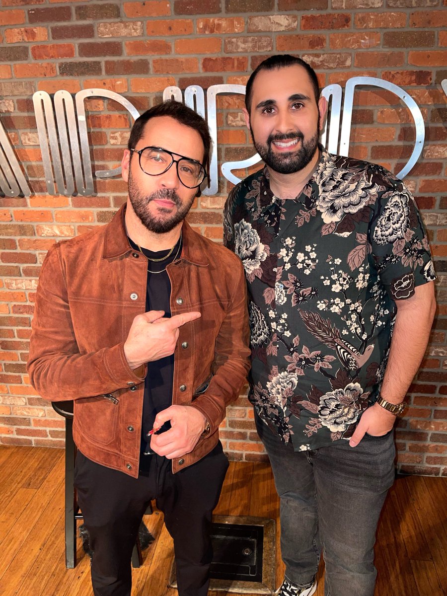 Big shoutout to @ImprovHouston for the amazing hospitality tonight! Absolutely enjoyed witnessing @jeremypiven's artistry at the Sold Out Show! #Improv #Comedy #JeremyPiven #Standup nerd-tropolis.com/jeremy-piven-p…