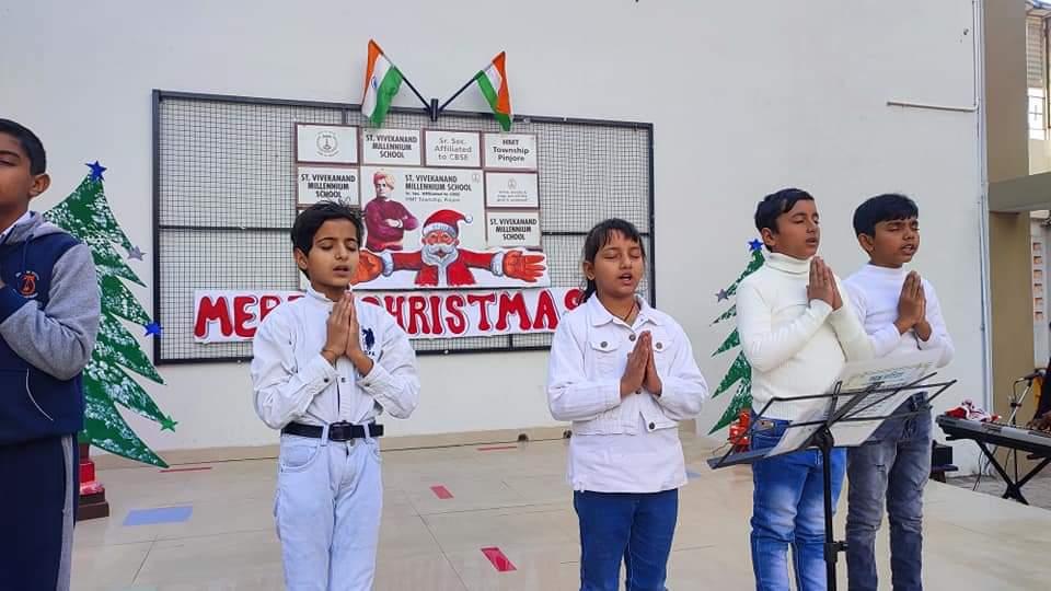 SVMS_Pinjore's tweet photo. St Vivekananda Millennium School, HMT Township, Pinjore, celebrated Christmas, Geeta Jayanti, and Tulsi Pujan with great enthusiasm.

#VivekanandMillenniumSchool 
#TulsiPujanDiwas #TulsiPujaCelebration #ChristmasJoy 🎄 #FestiveCheer 🎅 #HolidaySpirit #MerryAndBright  🎁 https://t.co/A3mPVIkSsl