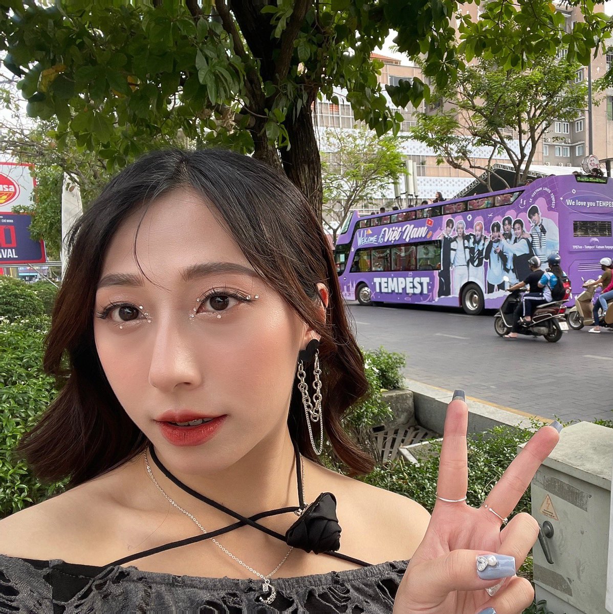 HanniE_0302's tweet photo. @TPSTvn Check in mà dính cái trụ điện được hong 🥲 cũng chỉ chụp được mé mé v thôi. https://t.co/H7zTcoMvO4
