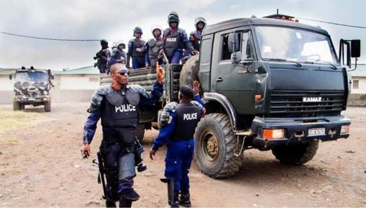 DefenceCd's tweet photo. 🚨Plusieurs centaines de #policiers de
KINSHASA envoyés ce vendredi, dans le Haut-Katanga, précisément dans la ville de Lubumbashi pour assurer l'ordre #public durant cette période électorale. https://t.co/XAxRG16CMH