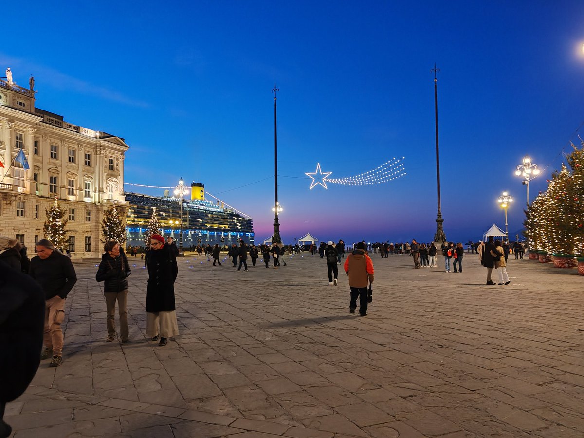 pamandalexia's tweet photo. Gira il mondo, ma fermati a #Trieste per farti rubare il #cuore
#magicmoments https://t.co/NLmYsikwki