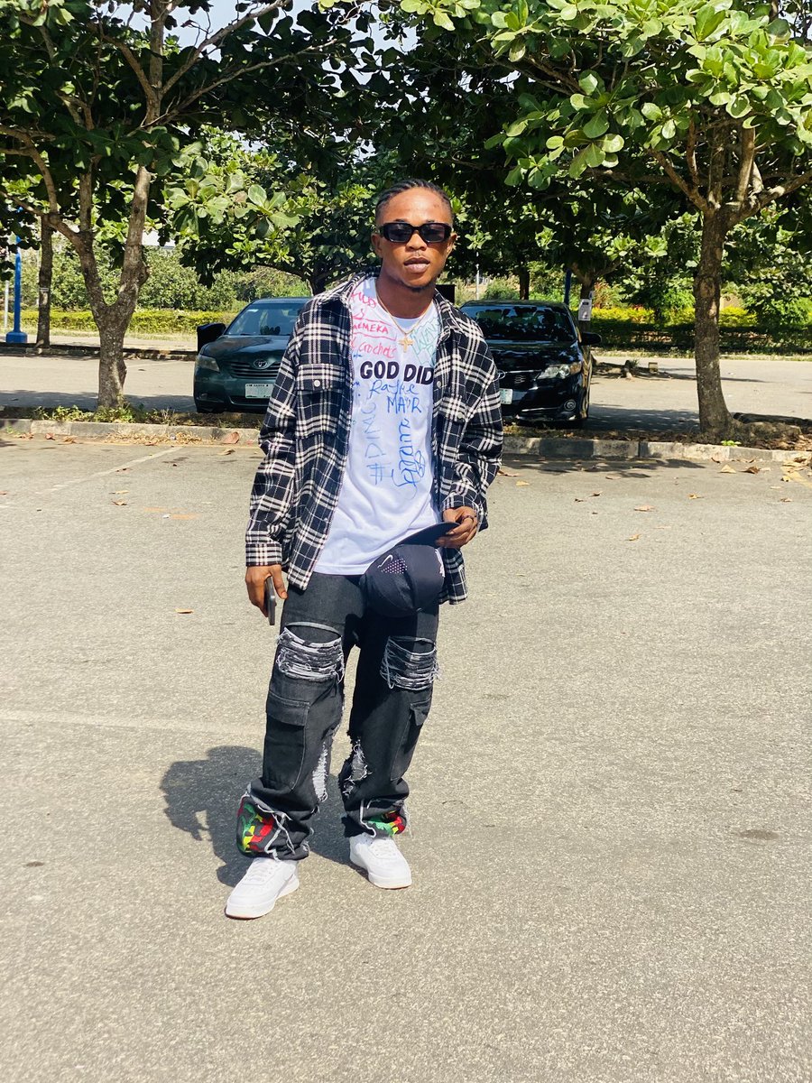 paulsmithlbg's tweet image. I’m outta here 🥹❤️ All thanks to God 
God

#invicta
#futa 
#class22 
#futaclass22