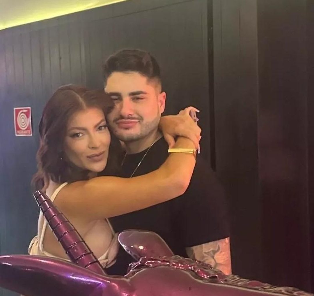 theuzsocial's tweet photo. O chá foi efetuado com sucesso!
Simplesmente amo.
@JaqueGrohalski | @lucassouzaofl
#AFazenda15
#TeamJaque 🌸 | #TeamLucas 🪖 https://t.co/2zjDbloGR4