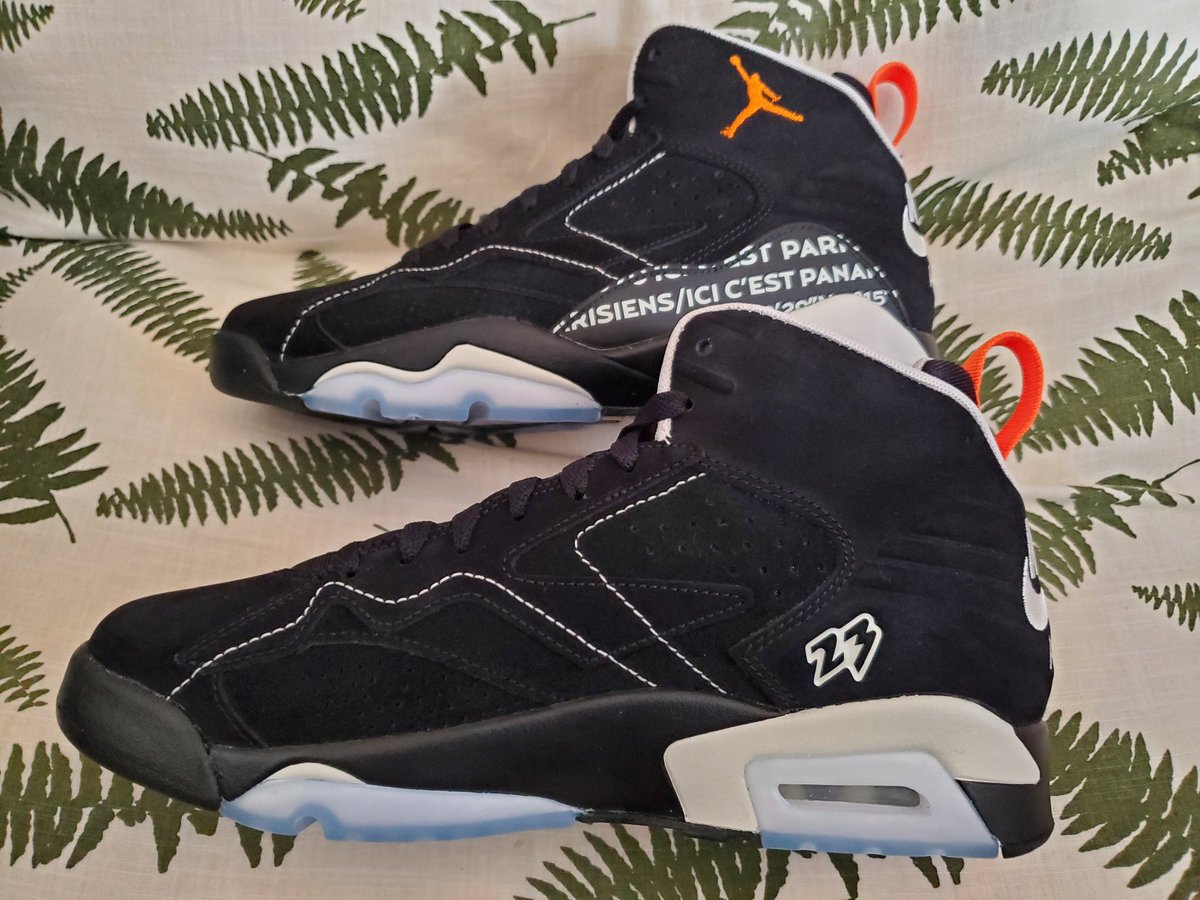 nuko_oy55's tweet photo. クリスマスプレゼントのタイミングで届いた“PSG JUMPMAN MVP”
スウェード＆ヌバック素材のアッパーに白いステッチと差し色のオレンジがたまらん😋
目当てのセールまで残ってて良かったが、コラボモデルなのに10月8日発売以来やっと完売って何か複雑な気持ち😆
大切に履いてやんよ👍
#NIKE https://t.co/S0SBPbKjTN