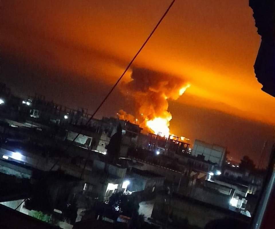 Suriye'nin kuzeyinde yer alan Derbesiye'de Petrol sahaları ve akaryakıt istasyonları vuruldu.