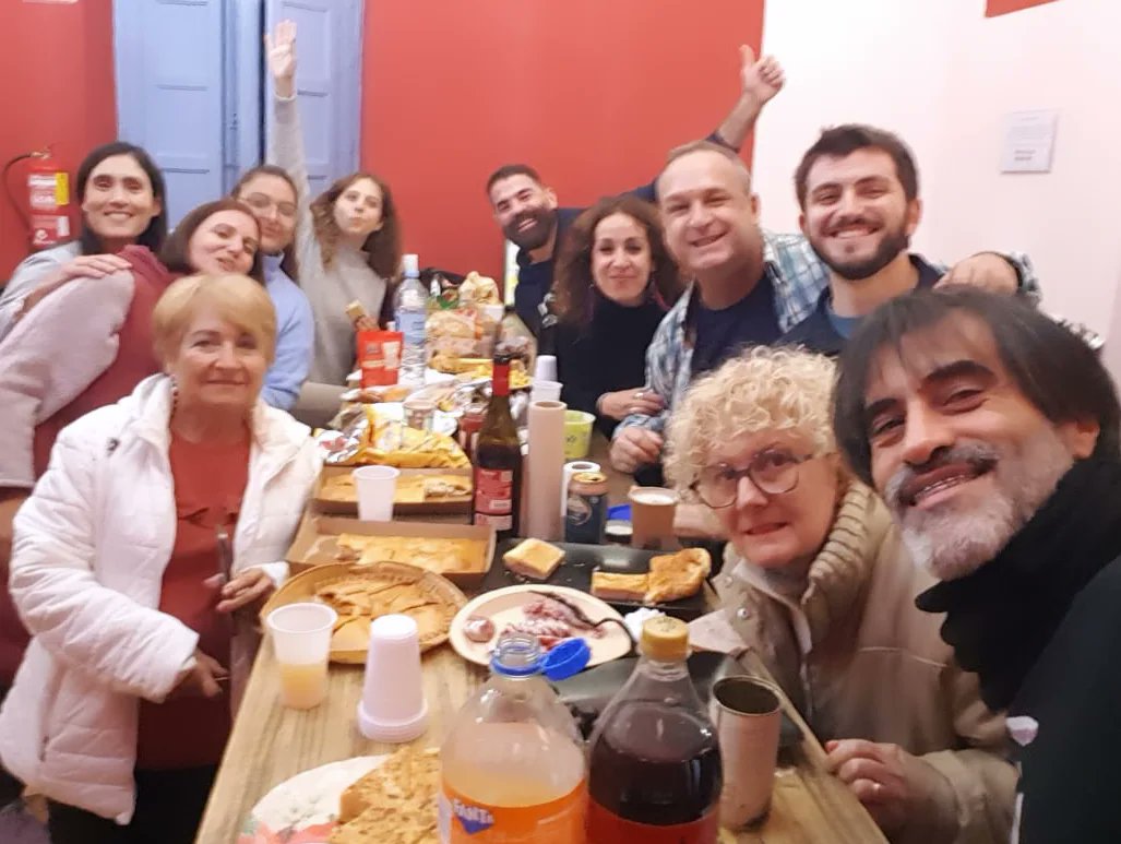 Desde los grupos de teatro (iniciación, medio y avanzado), os deseamos una Feliz Vida y ya que estamos... Felices Fiestas 🎄🥳✨🎭

#Teatro #Improvisación #Creatividad #Imaginación #Superación #FelizVida #FelizAño #FelizNavidad #FelicesFiestas #Águilas