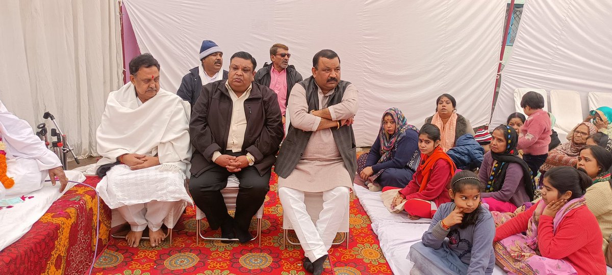 karamsinghbjp1's tweet photo. श्री पदम सिंह पवार जी की धर्मपत्नी स्व० संतरा देवी जी के स्वर्गवास,उपरांत आज आयोजित शोकसभा एवं श्रद्धांजलि सत्संग में सम्मिलित होकर परिवार के प्रति शोक संवेदना व्यक्त की एवं ईश्वर से पुण्य आत्मा की शांति हेतु प्रार्थना करते हुए भावपूर्ण श्रद्धांजलि अर्पित की!! 

#sadforyou https://t.co/1G1BsqX8Hr