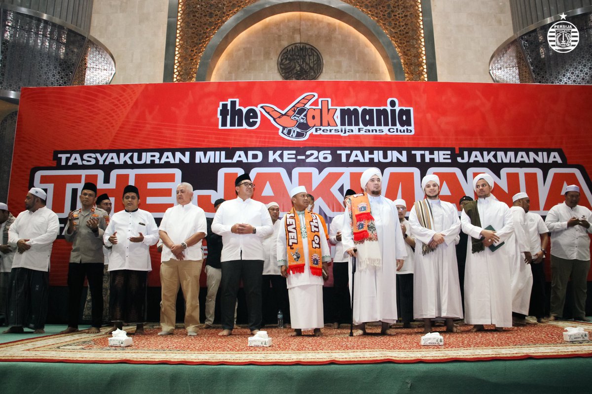 Persija_Jkt's tweet photo. Dalam memperingati Milad yang ke-26, the Jakmania mengadakan Tasyakuran di Masjid Istiqlal, Jakarta Pusat, Sabtu (23/12/2023) malam. 

Malam tasyakuran berjalan khusyuk dan meriah. Lantunan doa dan harapan dari para Jakmania hadir di malam itu mengiringi tausiyah dari Al Habib Jindan Bin Novel, Al Habib Bagir Bin Ali Bin Thohir, dan Al Ustadz dr. H. Das’ad Latif. 

Artikel selengkapnya di https://t.co/NN4o6QoxmT.

#Persija #Fightin95pirit