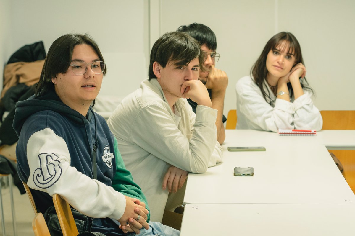 Queremos compartir con ustedes un poco de lo que fue nuestro taller sobre ''Todo lo que siempre quisiste saber de la distribución.'' Agradecemos a todos los participantes que hicieron de nuestro taller una experiencia enriquecedora.

Nos vemos el año que viene. 🫶

#ElDíaMásCorto