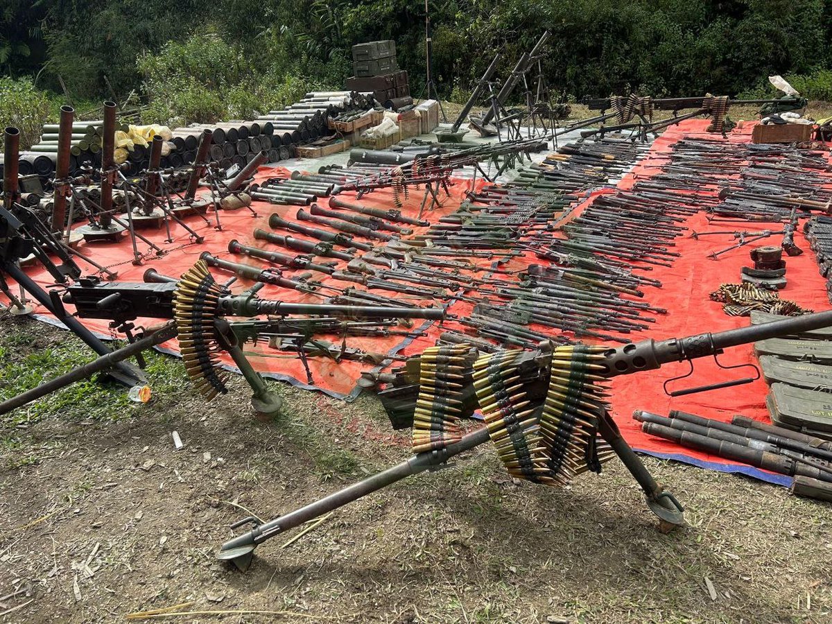 war_noir's tweet photo. #Myanmar (#Burma) 🇲🇲: Ta'ang National Liberation Army (#TNLA) raided a military base and captured large quantity of weapons in Mantong, #Shan State during #Operation1027.

A rare Israeli 155mm Soltam M-71 howitzer, M2 HMGs, MM-5 claymore mines, MA-1/MA-3 rifles, MA-15 MGs, RPG-7/MA-10 Launchers, domestic 60/81/120mm mortars and more can be seen.
