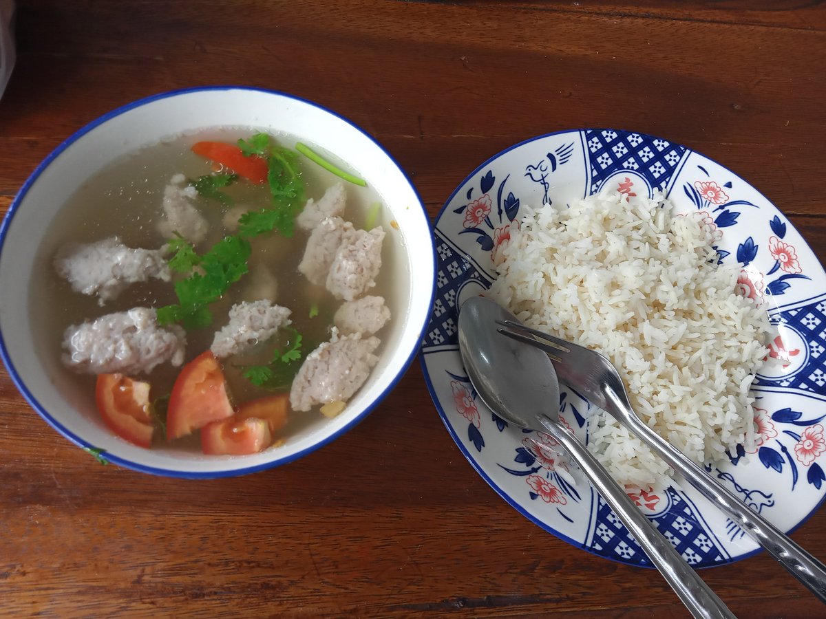 มาใต้ก็มีแต่ของอร่อยๆมาพร้อมฝน ไม่น่ารักเรยนะ แต่อร่อย อภัยให้นะ