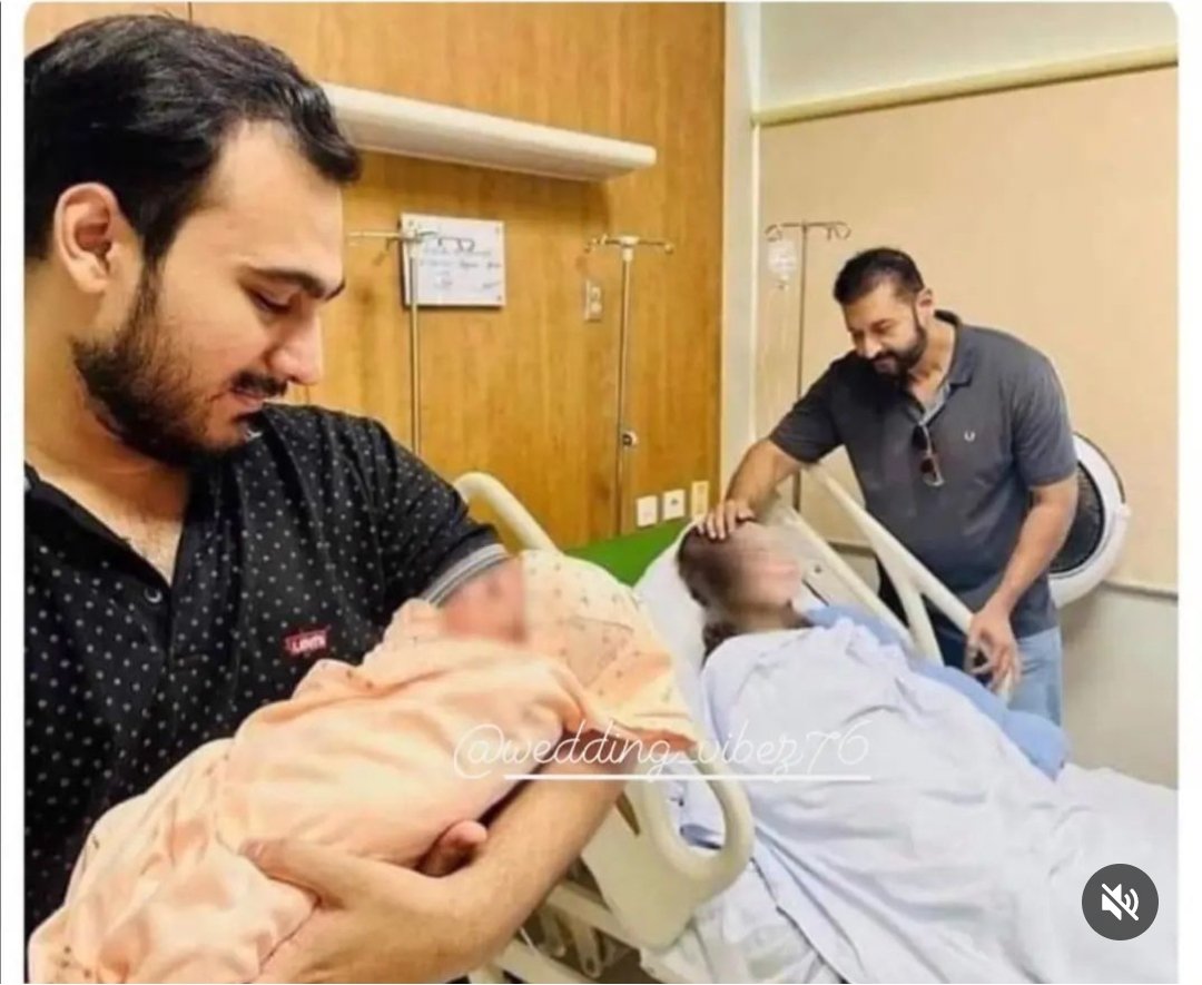 Aliza_Tweets_'s tweet photo. Nothing Just Two Father's Looking At Their Daughters. 🥹♥️ https://t.co/HHGJ528hmQ