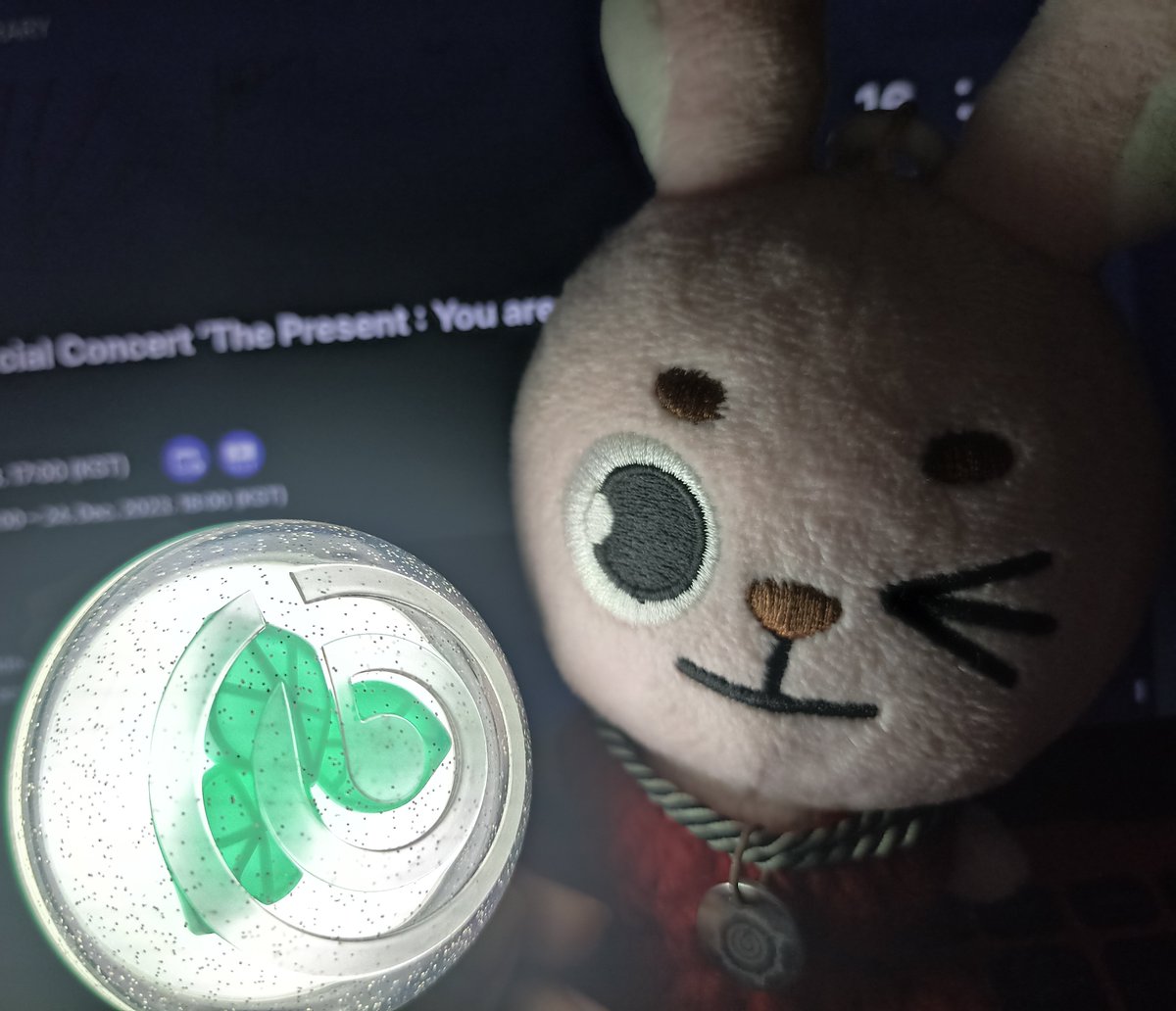 notyourpil's tweet photo. we're ready!🍀❤️ #TeamBeyondLive https://t.co/iqtPgVwgcX