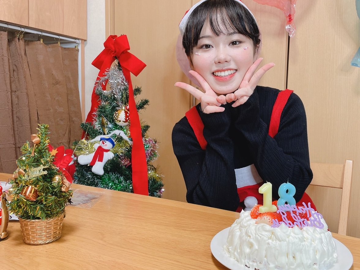 誕生日＆メリクリ配信、先ほど終了しました！

ケーキ作り～食べきるまで見届けてくださった方、普段から配信来てくださってる方、応援してくださっている方、本当にありがとうございます✨
今年一年、応援いただいたおかげで楽しく活動ができました！今後も精進していきます！