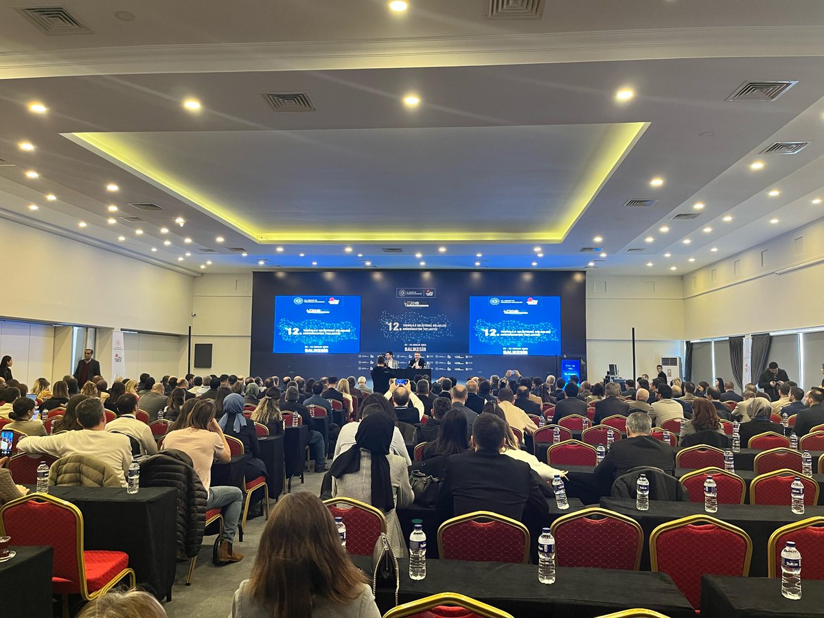 Sanayi ve Teknoloji Bakan Yardımcısı Zekeriya Çoştu'nun teşrifleriyle gerçekleşen ve Balıkesir Teknokent ev sahipliğinde düzenlenen 12. TGB Koordinasyon Toplantısının ikinci gününde Genel Müdürümüz Prof. Dr. Murat Çemberci ve ekibimiz istişare toplantısına katıldı.