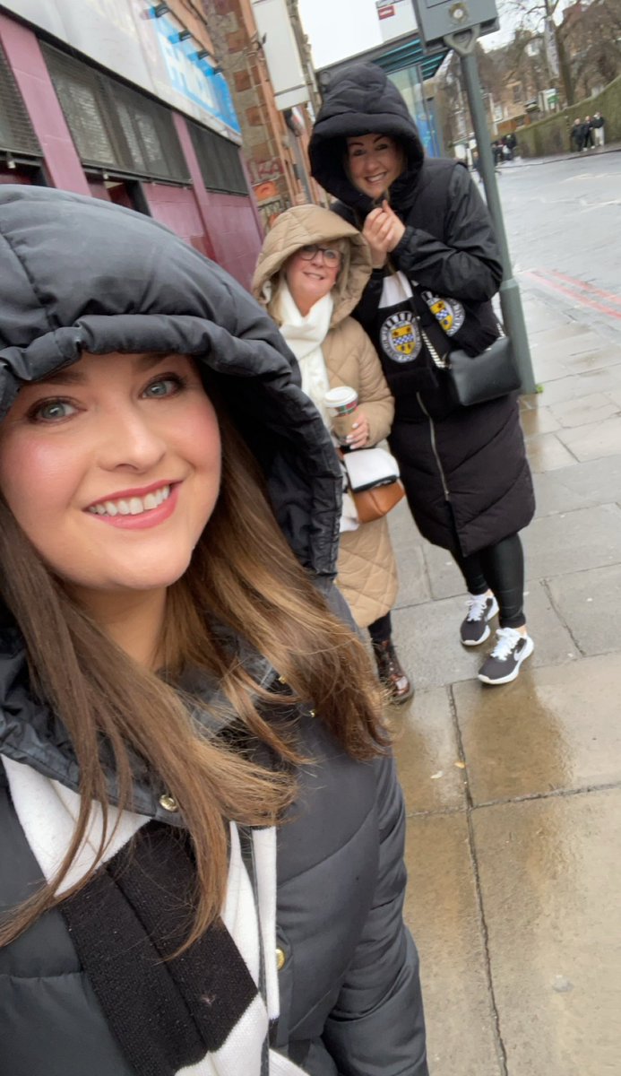 vhairi_fraser's tweet photo. I looked back through yesterday’s photos….started well….and it went from left to right 😂🎄🖤🍻🍾 #merrychristmas #awaydays #enjoyingthefestivities #tynecastle #sparkled #stmirren https://t.co/jiSWj3uiSA