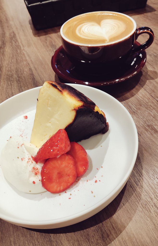 「ネイルのあと友達と合流してカフェで茶しばき友達の肩をマッサージしたクリスマスイブ」|ハルカのイラスト