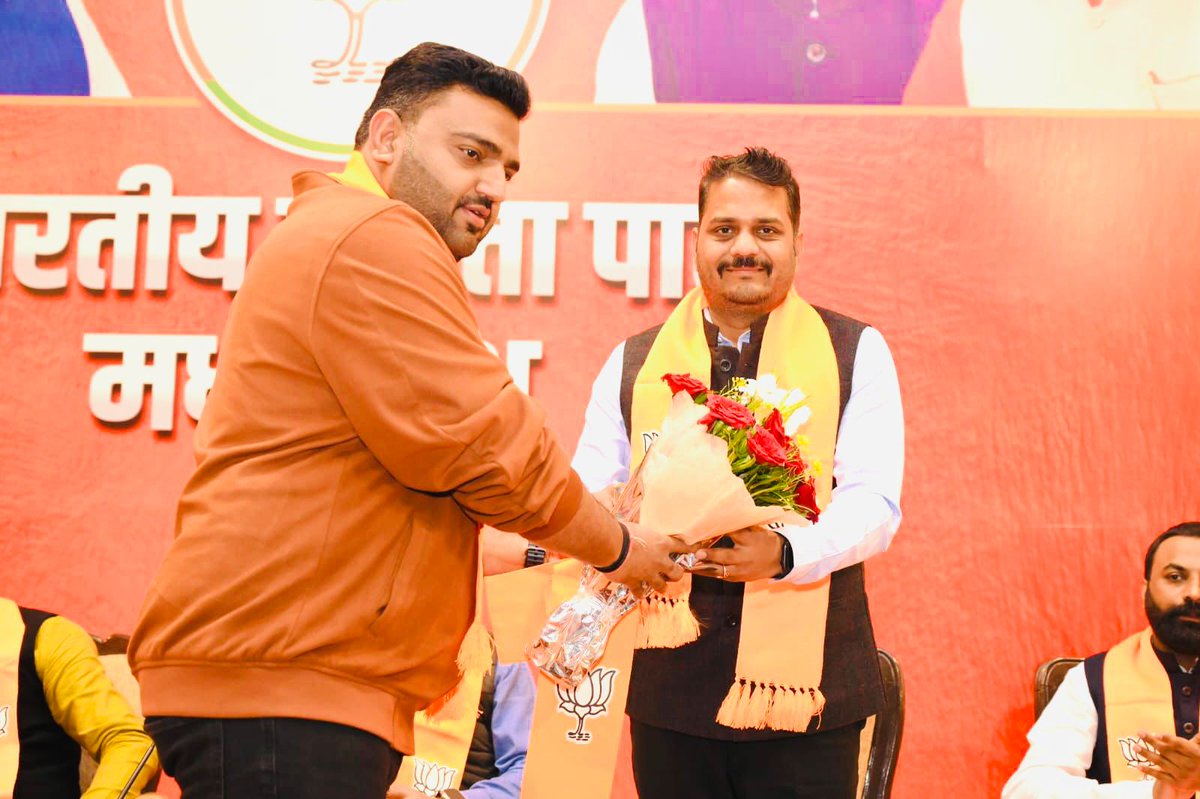 vaibhavpawarmp's tweet photo. भारतीय जनता युवा मोर्चा की प्रदेश स्तरीय बैठक का शुभारम्भ...

कार्यक्रम में प्रदेश संगठन महामंत्री श्री हितानंद शर्मा जी, भाजयुमो राष्ट्रीय महामंत्री एवं युवा मोर्चा मप्र प्रभारी श्री रोहित चहल जी ने दीप प्रज्वलन कर बैठक का शुभारम्भ किया।
@BJP4MP @MPBJYM @BJYM 
@HitanandSharma @rohit_chahal