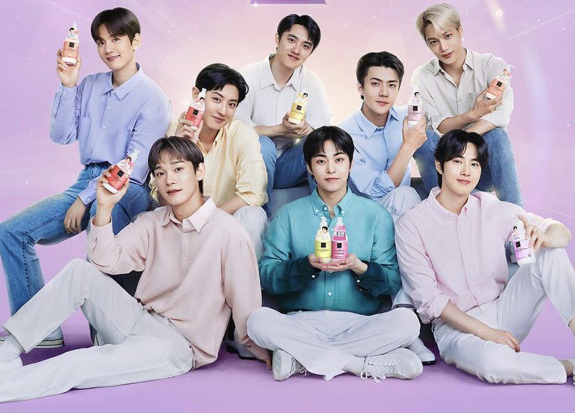 xunhuas's tweet photo. New EXO group photo update for Scarlett 📸🤍✨ https://t.co/oJazsBSC1v