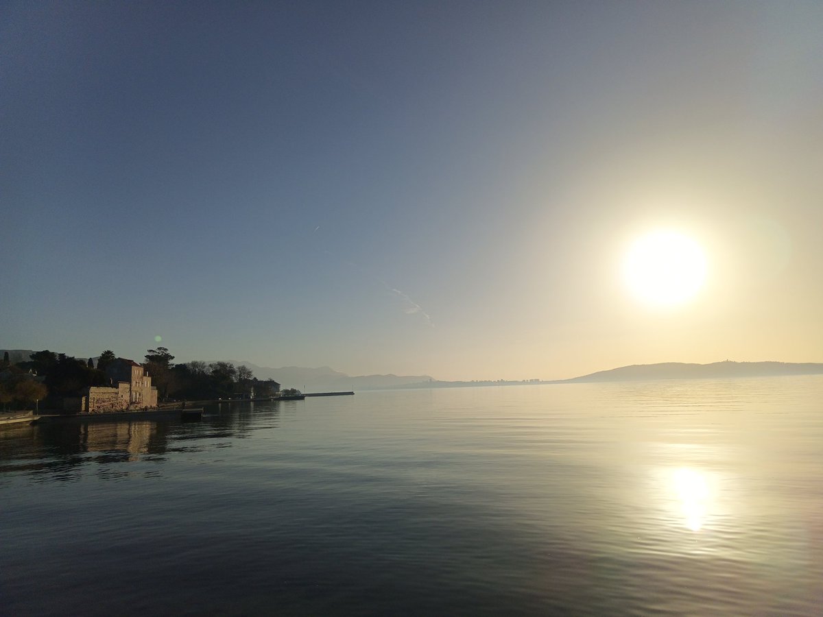 GoloGuzi's tweet photo. Uvik isto.
#sunce #more #bonaca neki mravojed https://t.co/8uJ8lYAhoZ