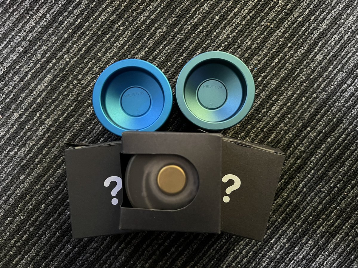 moon_angel14's tweet image. 5iveだけ買おうと思ってましたが、やっぱりやってみたくてミステリー2個❗️ちょうど超人アラタさんがいらっしゃったので、2個選んで頂きました！色違いHelvetica。3Aデビュー待ったナシか？
貴重な経験ありがとうございました🌟
いいですよねこういうワクワク(っ ॑꒳ ॑c)

#NYC2023 #yyr