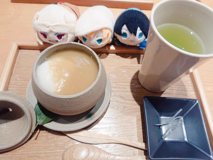 メリクリ クリスマス&忘年会ランチやってきた!生ハム食べ放題と小豚の丸焼き。そしてその後栗ぜんざいも食べに行った久しぶりにこの栗ぜんざい食べれて満足