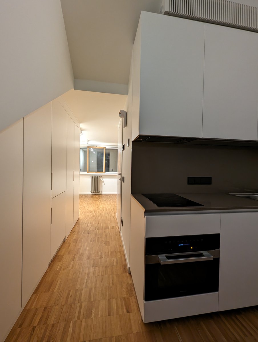 Побывал наконец-то в доме Наркомфина. Пошло три года с реставрации но все ещё считаю это одной из самых успешных работ по восстановлению памятника архитектуры