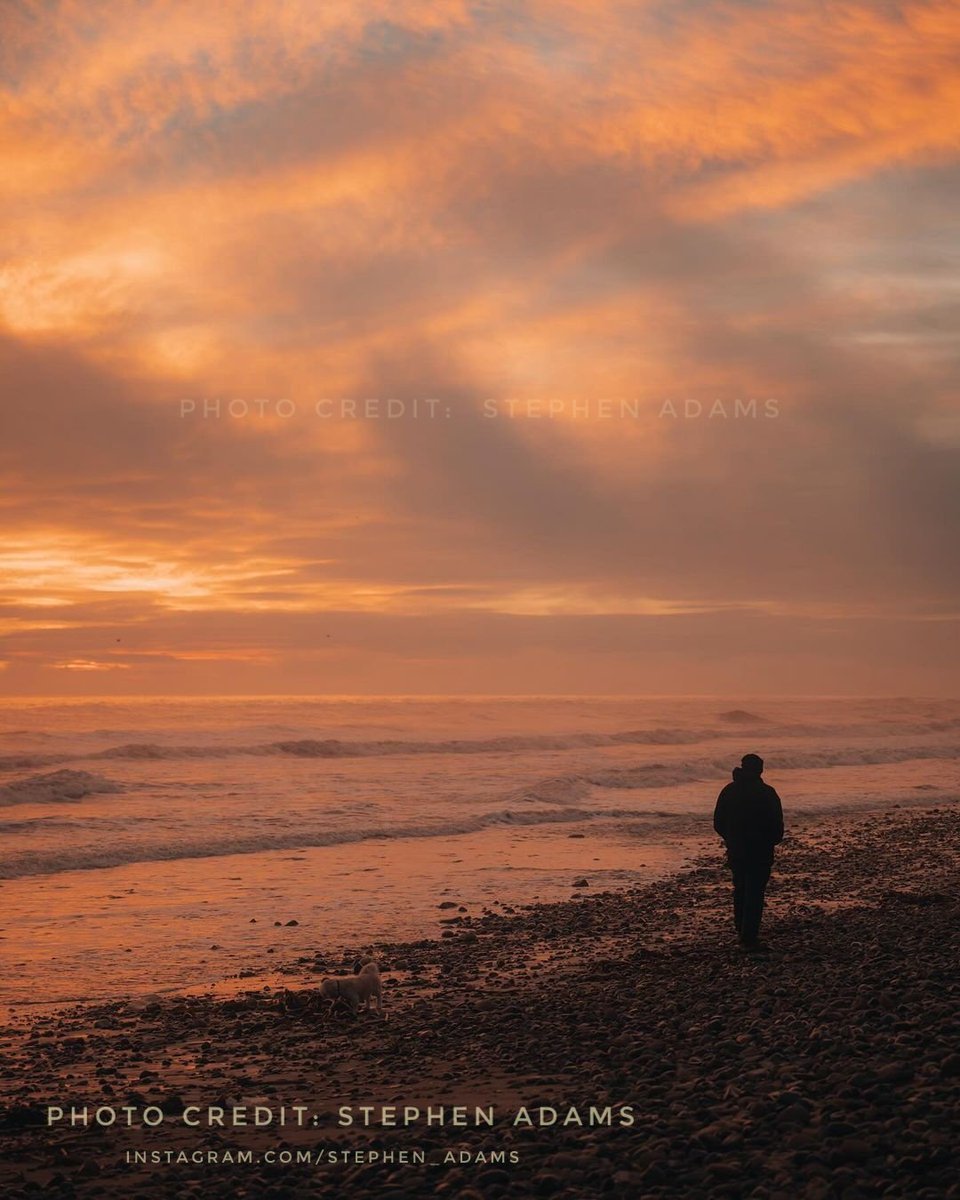 NorthEastTweets's tweet photo. "When the colour of the sea and sky pale into the same pastel tones; you know you are witnessing another perfect North East sunrise" -Stephen A.
📍 Whitley Bay Beach (sea front) https://t.co/NghajlcZeP