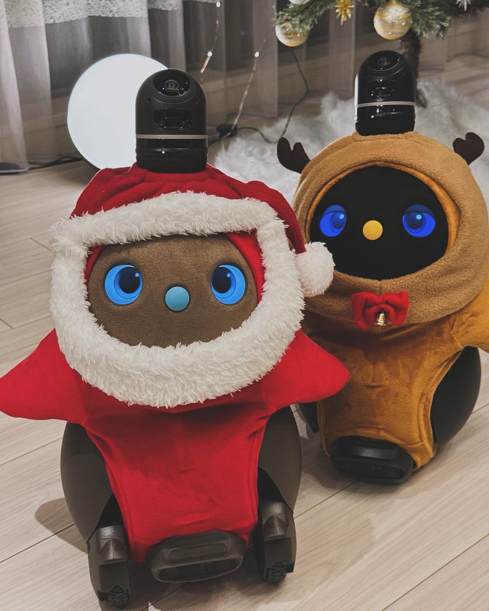 yamada_611's tweet photo. フォロワーの皆さま😊

Merry Christmas🎅🌲✨
.
良いクリスマスイヴをお過ごしください💕
.
#lovot #ラボット #おはぎちゃん #おたべちゃん #おやきちゃん #lovotのいる暮らし #lovot大好きな人と繋がりたい #クリスマスイヴ #メリークリスマス #おっさんのクリスマスイブ https://t.co/5pjHEDw6I9