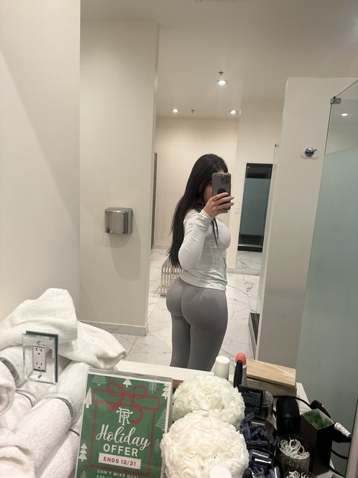 whatchu looking at https://t.co/hol0GJfcWo