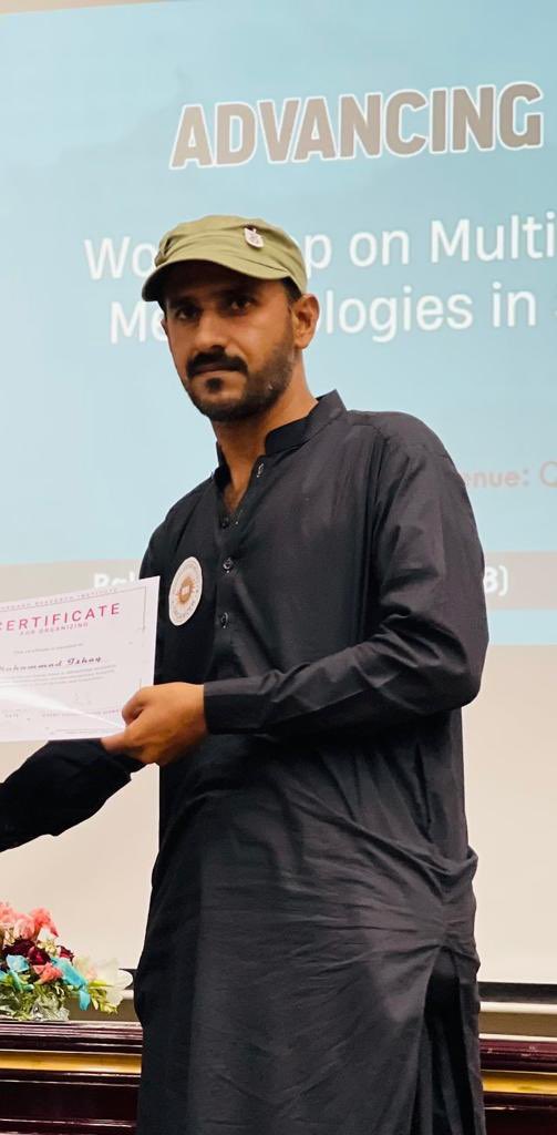 rafique_baloch1's tweet photo. Please keep asking about chairmen Zaheer Baloch and other protesters  arrested by @ICT_Police but not presented in any court since 3 days.
#LongMarchAgainstBalochGenocide
#WhereIsZaheerBaloch https://t.co/PtkDnkyQuM