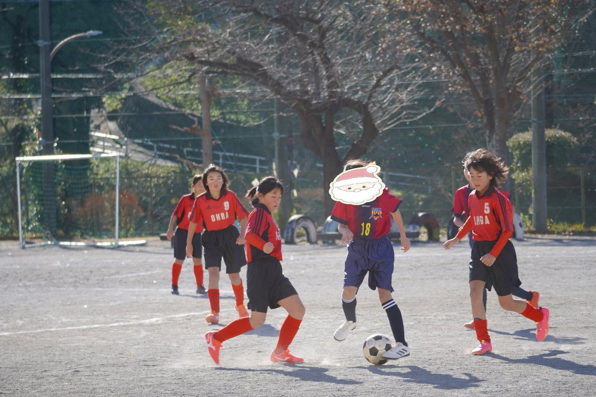 ohbasoccer8's tweet photo. 2023/12/23
☆練習試合＆クリスマス会★
今日が初試合の団員、みんな一生懸命走りました。チームの人数も増え、練習重ねて強くなるぞ！！
クリスマス会にて親子サッカー⚽子���の体力無限ですね、、。
 #藤沢市小学生女子サッカー
 #FC大庭レディース
 #団員募集中 https://t.co/8ZI3scLHFS