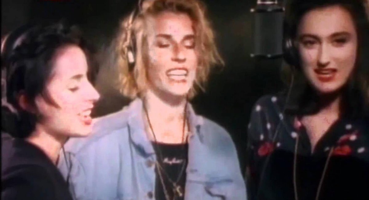 Poplifer73's tweet photo. Happy Christmas Eve.
Band Aid 2.
@VivaBananarama @PWLHitFactory 
#ChristmasEve #BandAid2 #PWL #TheHitFactory 
https://t.co/yL89C9gDEh https://t.co/sdnx93Z4Ct