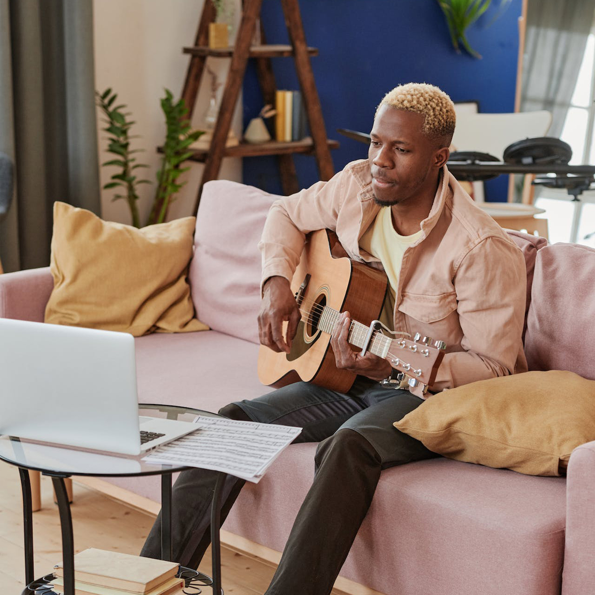 MixAndMasterEng's tweet image. Do you know that all the services of a recording studio can be achieved online? Try it at mixandmaster.org/en/estudio-de-… #musicrecordingstudio #soundrecordingstudio #audiorecordingstudio #recordingmusicstudio #musicrecordingstudios