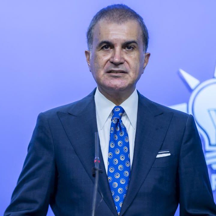 AK Parti Genel Başkan Yardımcısı Ömer Çelik (@omerrcelik ): 'CHP Genel Başkanı Özgür Özel'in, Yüce Meclis'te partilerin terörü lanetleyen ortak bildirisine imza atmak için şartlar öne sürmesi utanç verici bir tutumdur.'