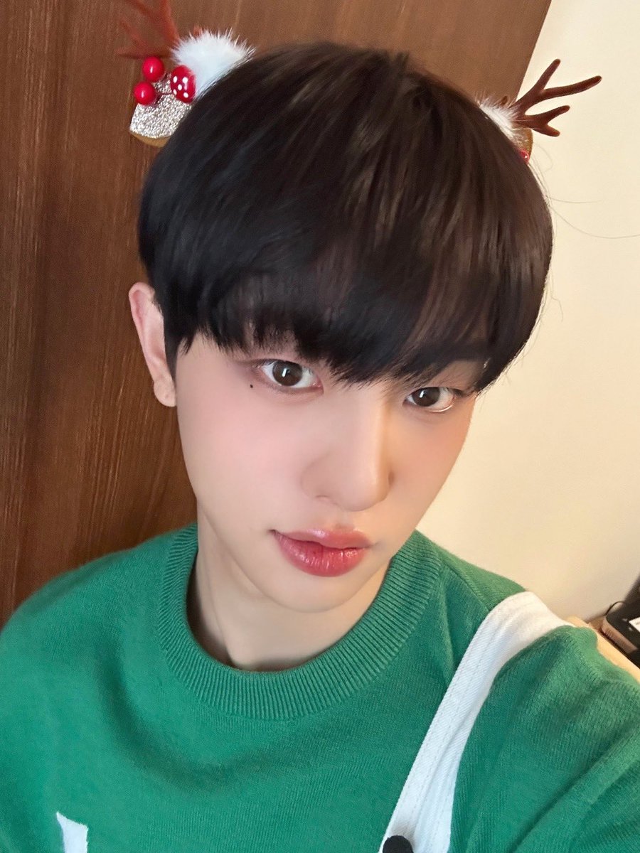 DRIPPIN's tweet photo. [📸] #DRP_PIC

◾2023. 12. 24
◽#웅카데미 EP.3교시

나의캐롤나의아기산타나의크리스마스 반대즈🐹🐩
함께라서 즐거웠던 크리스마스 이브🎄

#DRIPPIN #드리핀 https://t.co/3NjLmBiMZ1