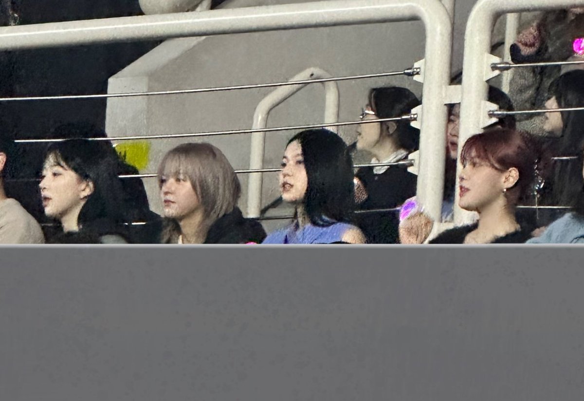 nmixxpics_'s tweet photo. Haewon, Lily and Kyujin are sitting next to Kep1er’s Chaehyun at DAY6 concert today! 🥹 https://t.co/G4GAVuWC1S